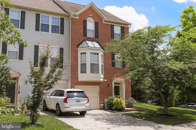 Building Photo - 8818 Papillon Dr