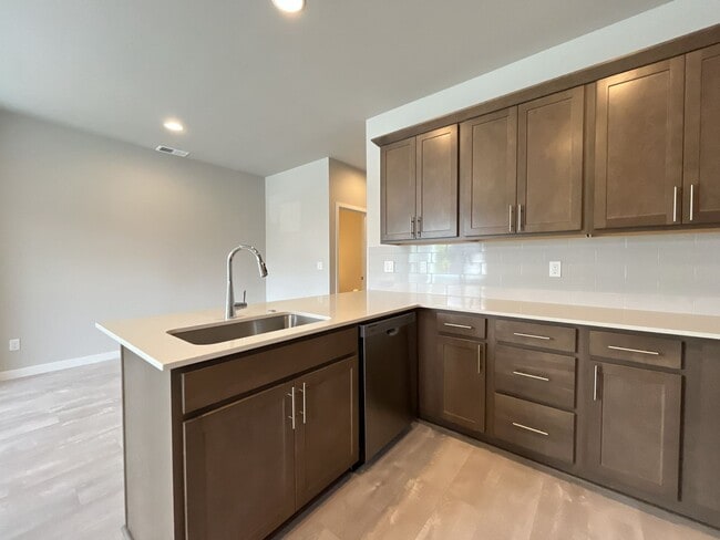 Building Photo - Beautiful Newer Construction 4 Bedroom Forest Grove Home with Open Layout, Quartz Kitchen & Moder...
