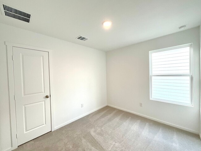 Building Photo - **APPLICATION RECEIVED** Modern 3-Bed, 2.5-Bath Home with Included Internet & Fenced Backyard in ...