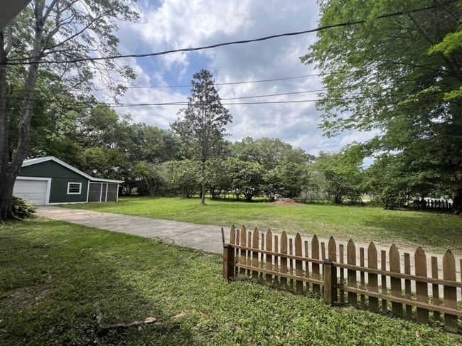 Building Photo - Spacious 5-Bedroom Home in Prime Zachary Location