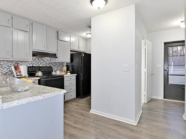 Building Photo - 123 Curtis Rd