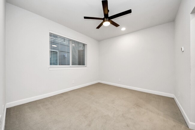 Building Photo - 325 Eado Park Cir