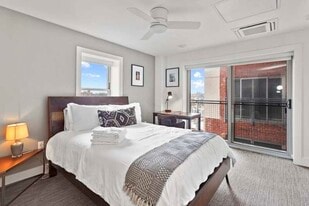 Building Photo - The Netherland Apartments