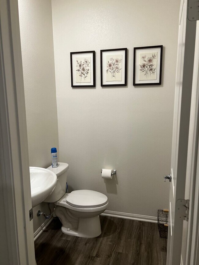Building Photo - THIS HOME COMES WITH AN ADU