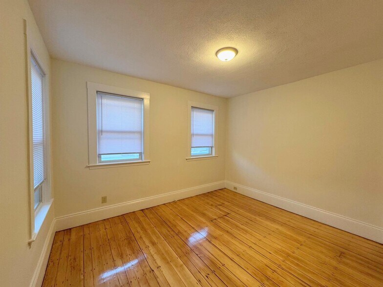 Building Photo - 250 Beacon St