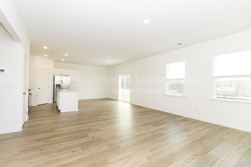 Building Photo - 105 Saddlebred Wy
