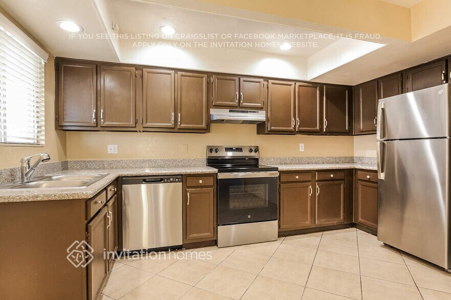 Building Photo - 3531 W Vogel Ave