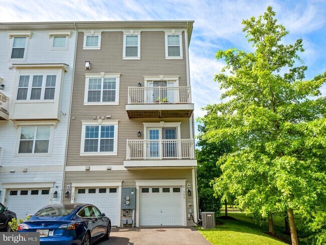 Building Photo - 304 Orchard Ridge Dr