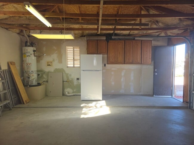 Building Photo - **MOVE-IN Special ** Beautiful 3 Bedroom/ 2 Bathroom Home In Downtown 29 Palms