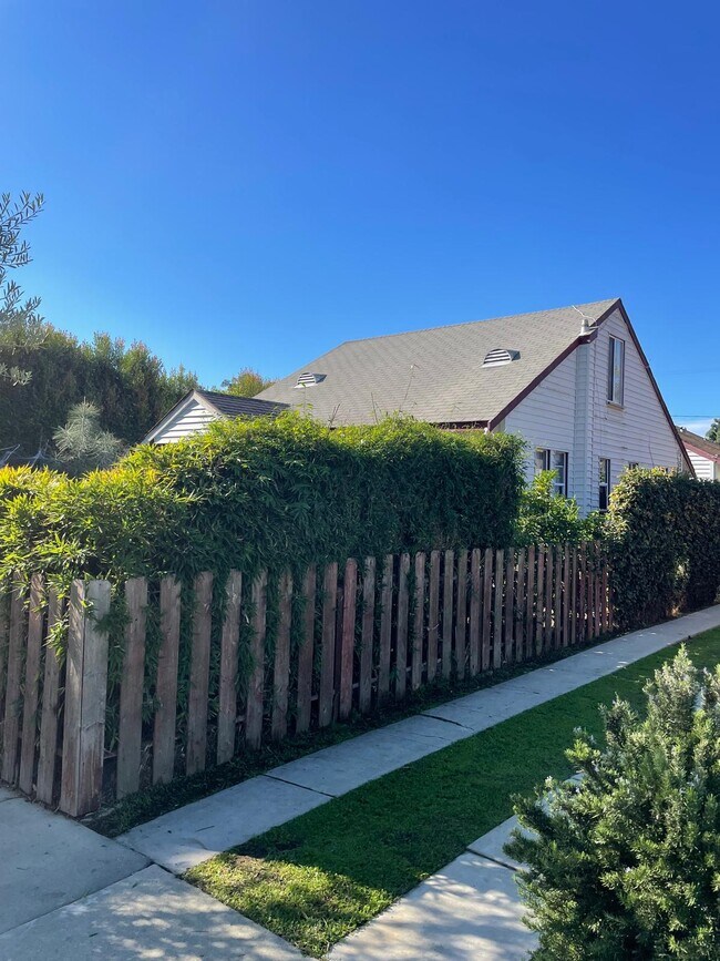 Building Photo - 4215 Mildred Ave