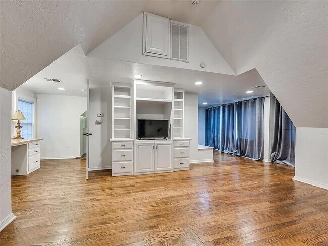 Building Photo - 1017 McFarland St