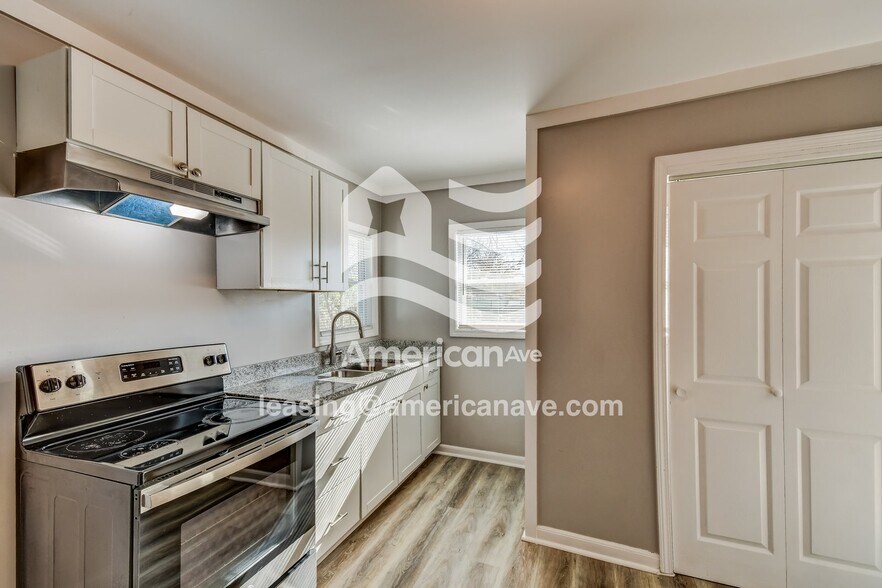 Building Photo - 625 27th St SW