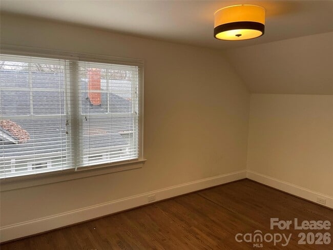 Building Photo - 2321 Barry St