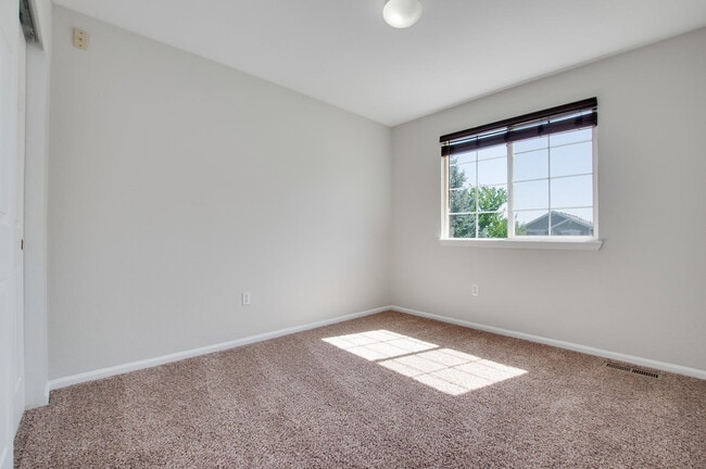 Building Photo - 10373 Ravenswood Way