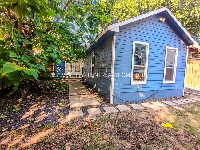 Building Photo - 2411 N Prairie Ave