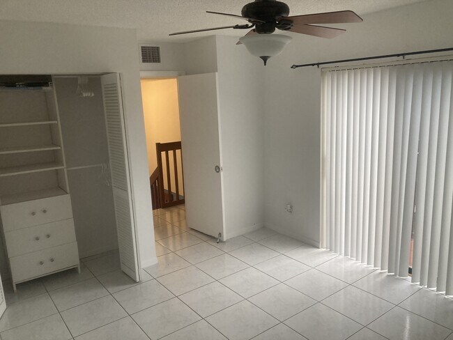 Building Photo - 775 SW 120th Way