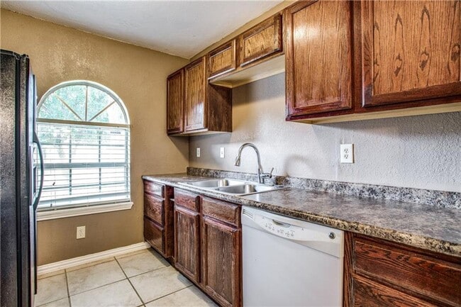 Building Photo - Beautiful Three Bedroom Home in Fort Worth!