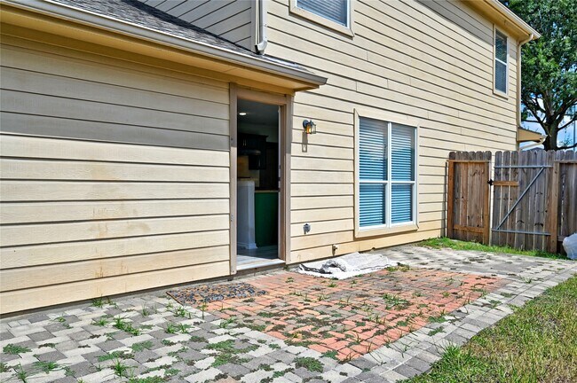 Building Photo - 19803 Lindenwick Ct