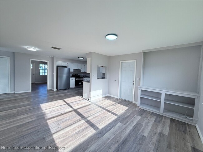 Building Photo - 1629 Lagrange Ave