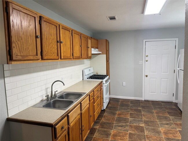 Building Photo - 1304 Cometa St