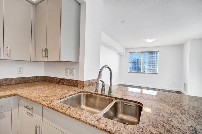 Building Photo - 1830 Radius Dr