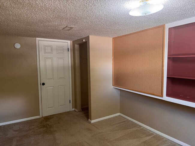 Building Photo - 3131 W Platte Ave