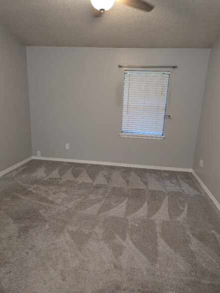 Building Photo - 47 Summer Oaks Dr