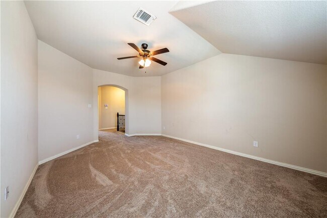 Building Photo - 2005 Santa barbara Ct