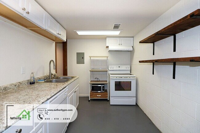 Building Photo - 10560 Old Oregon Trl