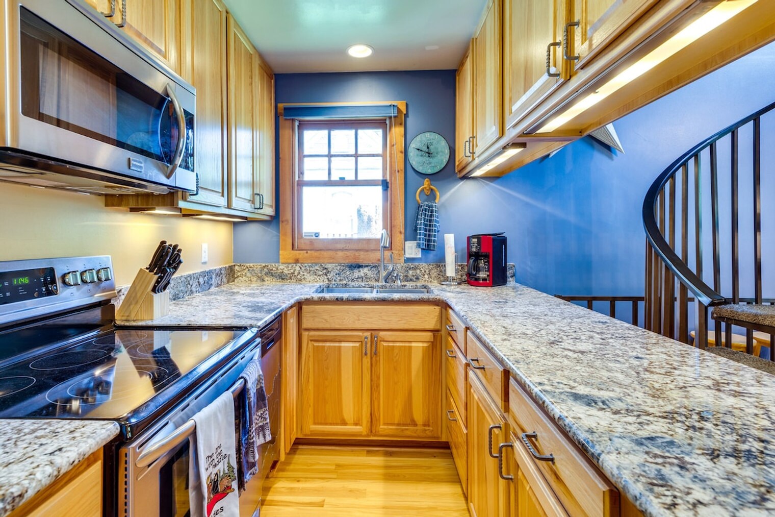 Building Photo - 619 N Corona St