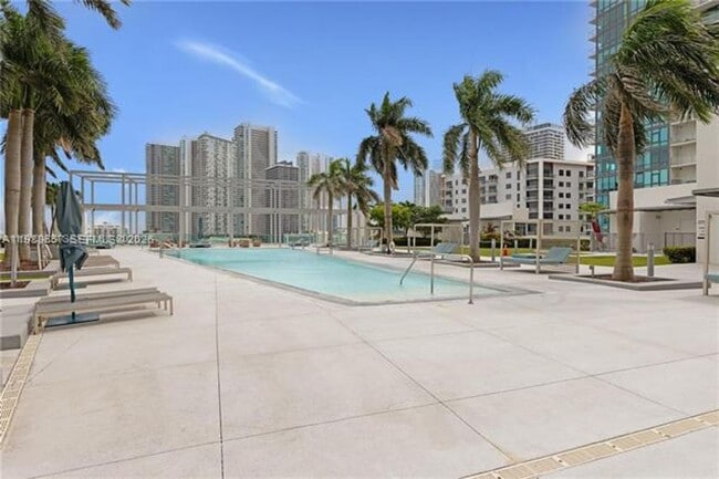 Building Photo - 3301 NE 1st Ave