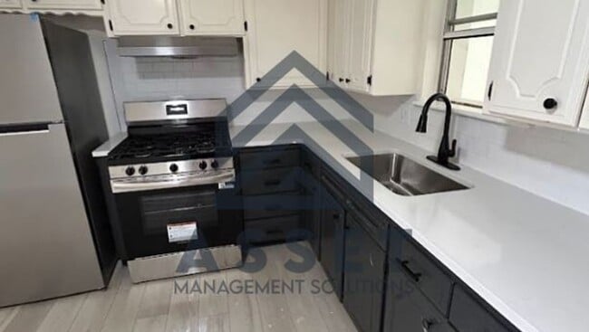 Building Photo - 5 Bedroom Home Available For Lease or Rent to Own!