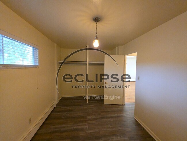 Building Photo - 729 3rd St