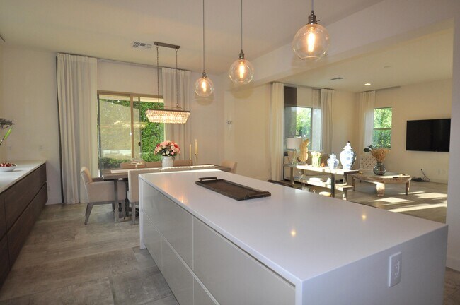 Building Photo - Stunning 5bed/3bath 2771 sq/ft Gilbert Home!