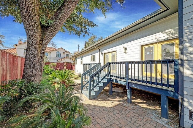 Building Photo - 12903 Figaro Dr