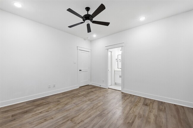 Building Photo - 1243 W 23rd St