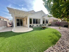 Building Photo - AVAILABLE NOW! 2 Bedroom 2 Bathroom home in 55+ Sun City Community in Palm Desert !