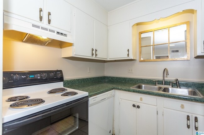 Building Photo - 2014 Montreat Pkwy