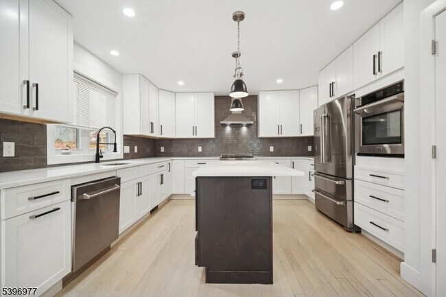 Building Photo - 134 Hillside Ave