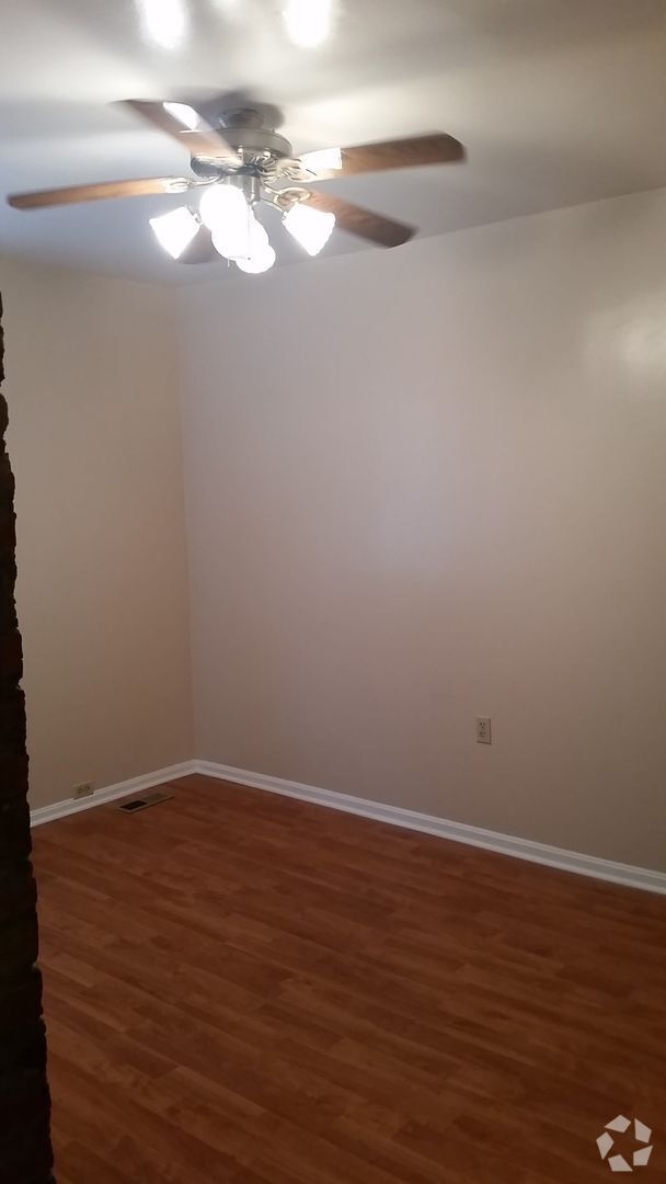 Building Photo - Super cute 1 bedroom apartment on the Sout...