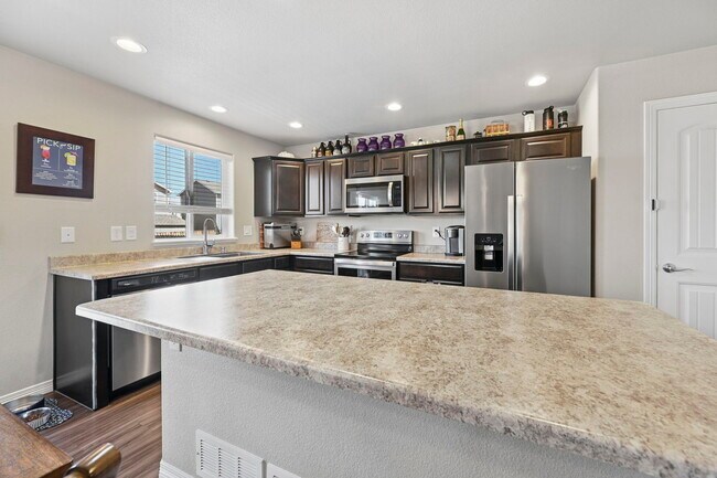 Building Photo - 6437 Vedder Dr