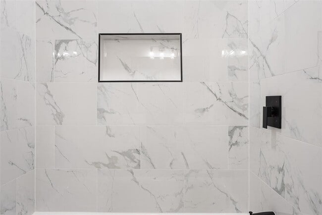 Building Photo - 4231 Westlake Dr