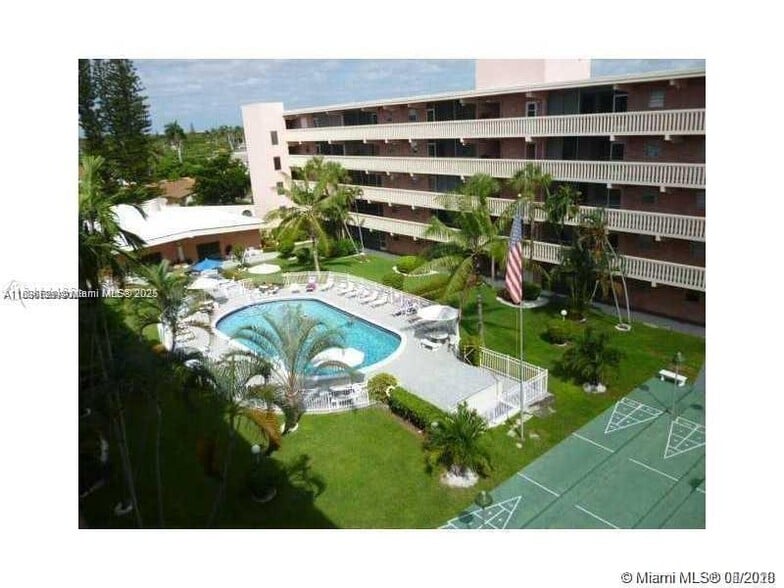 Building Photo - 180 NE 12th Ave