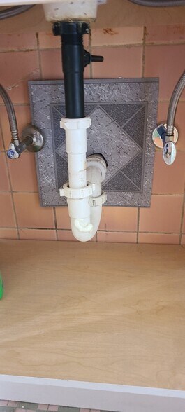 Inside of Vanity Sink - 4525 Roth Ave