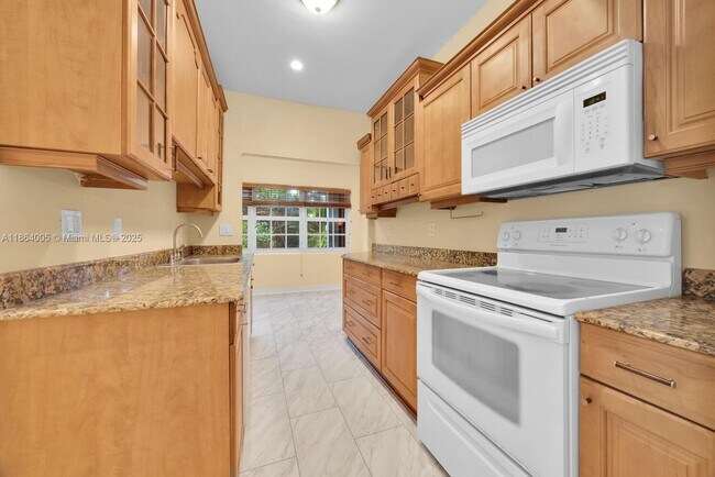 Building Photo - 46 Montilla Ave