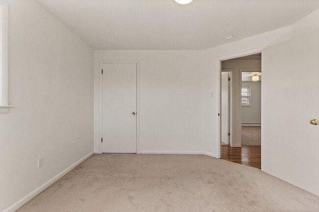 Building Photo - 340 Crown Point