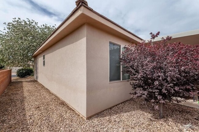 Building Photo - 4 Bedroom Single-Level Home In Hurricane - Small Pet Friendly