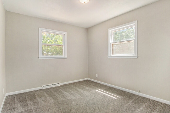 Building Photo - 2701 S Norton Ave