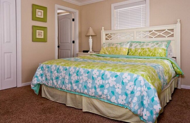 Master with king bed, en suite bath and balcony access - 26 Atlantic Ave