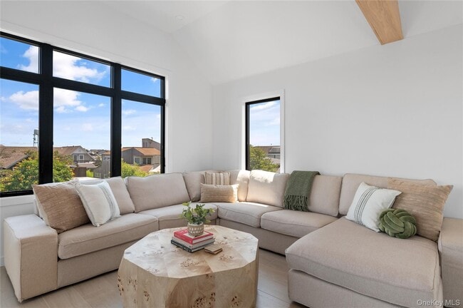 Building Photo - 319 Wilmot Rd